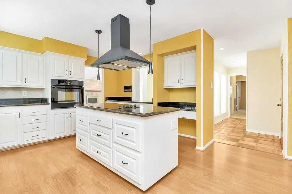 1st image of 11919 Briar Forest Dr
