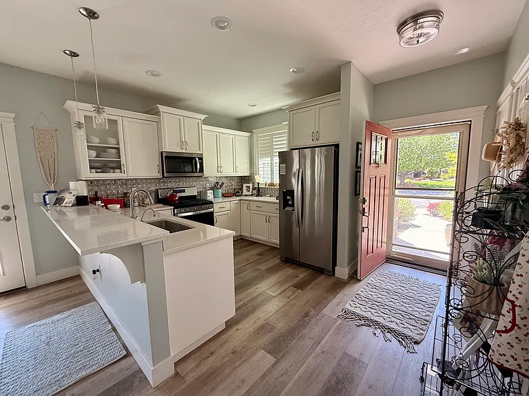 3714 S Greenbrier Rd — Photo 5