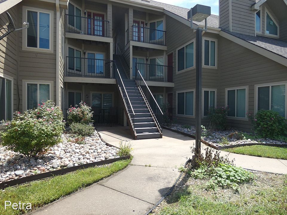 2nd image of 1550 S Goebel St #206