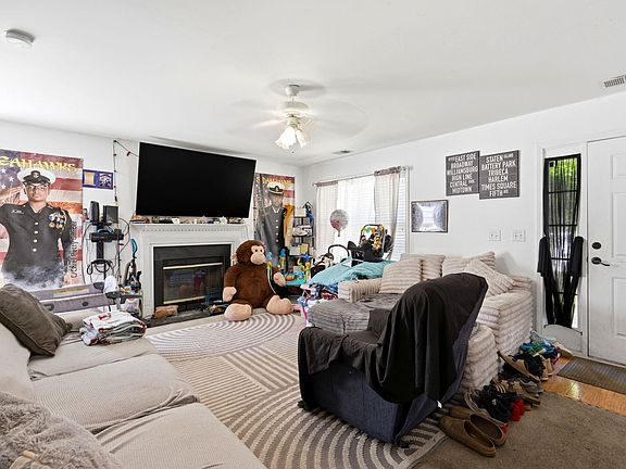 4th image of 391 Vesta Dr.