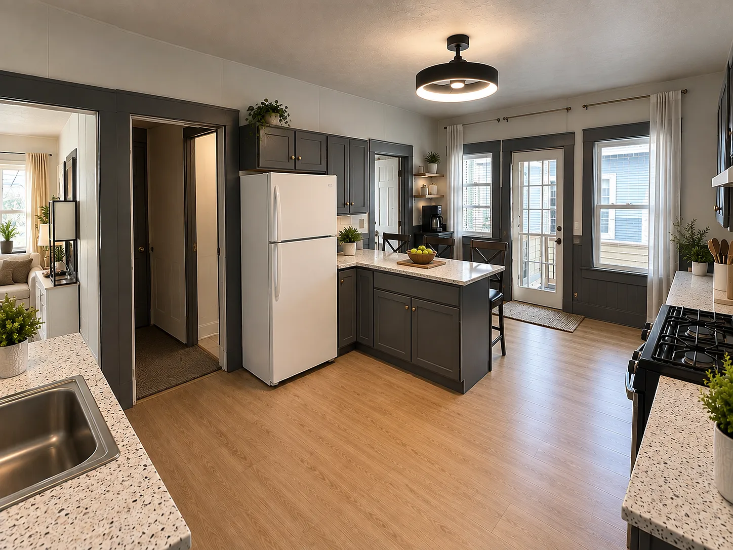 3 bed, 1150 sqft, $2,200 — Photo 3