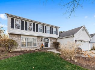 126 N Bristol Dr, Bloomingdale, IL 60108