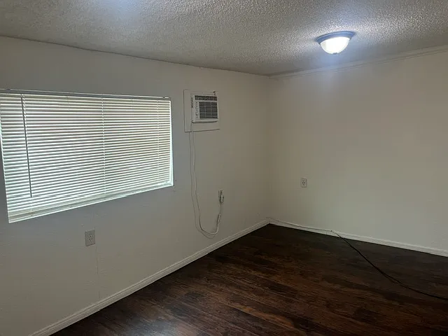 763 W Avenue L #11 — Photo 11
