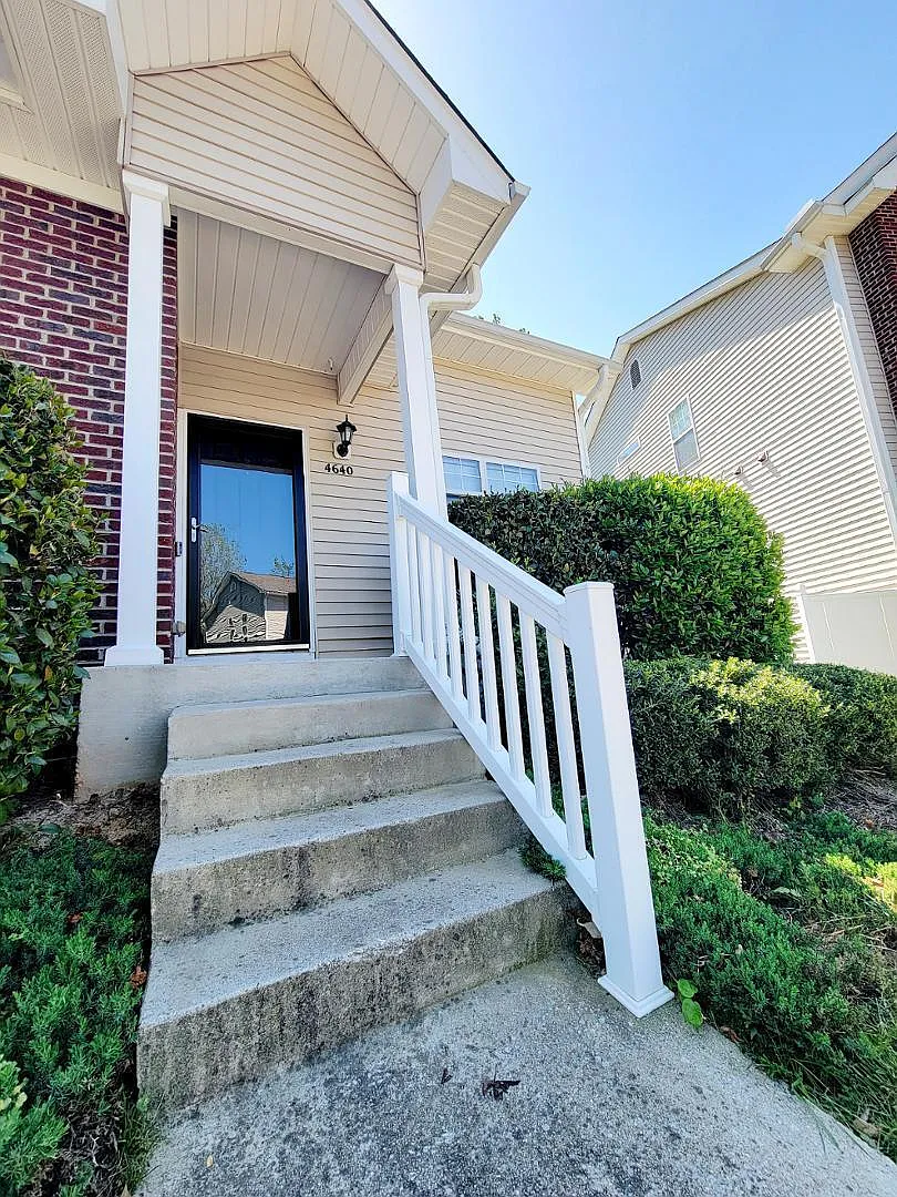 3 bed, 3.0 bath, 2019 sqft, $1,995 — Photo 2