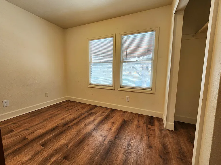 520 W 11th St #4 — Photo 9