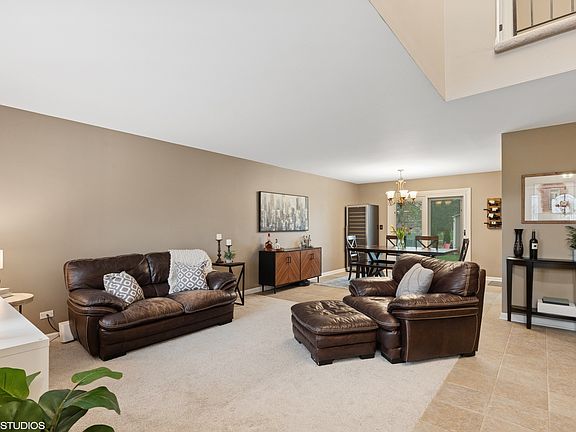 2nd image of 12 Lindon Ln