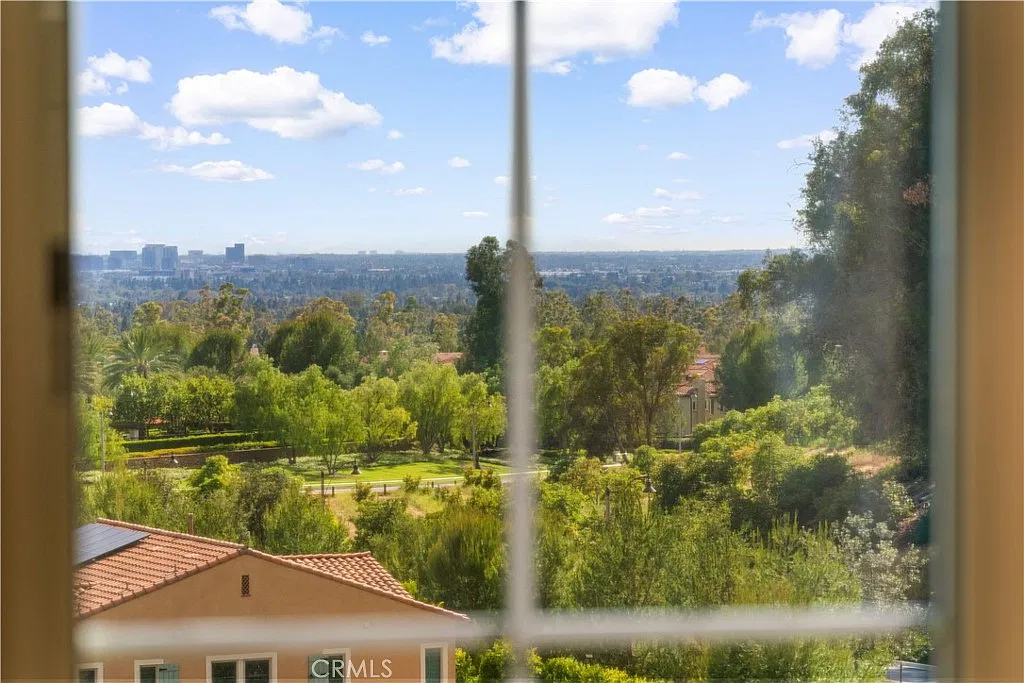 5 bed, 5.5 bath, 4460 sqft, $12,500 — Photo 4