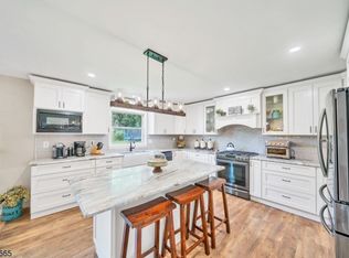 20 Hemlock Dr, Long Valley, NJ 07853