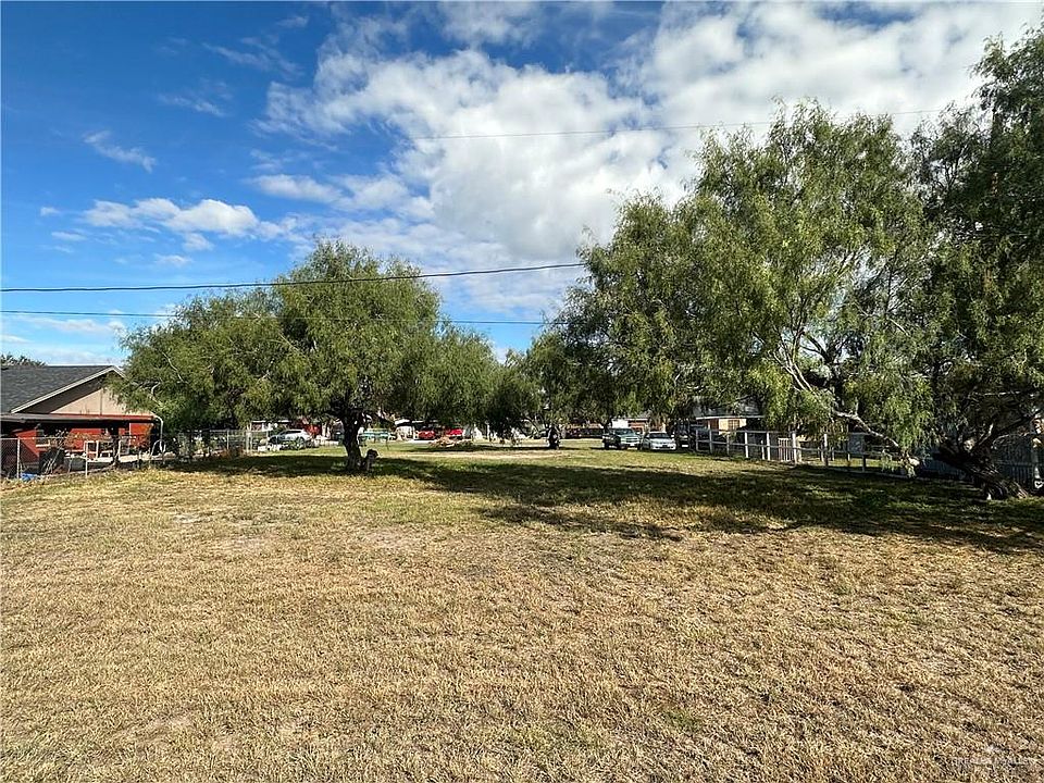 2nd image of 402 Sunnyside Ln