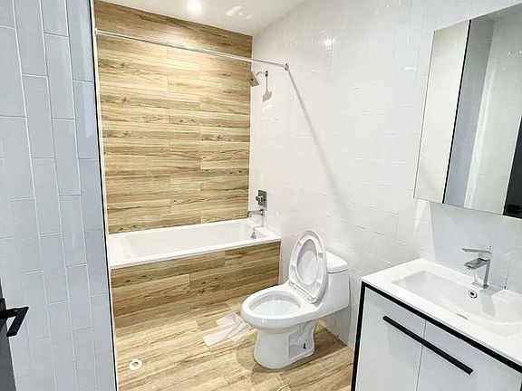 2nd image of 2107 Regent Pl #10