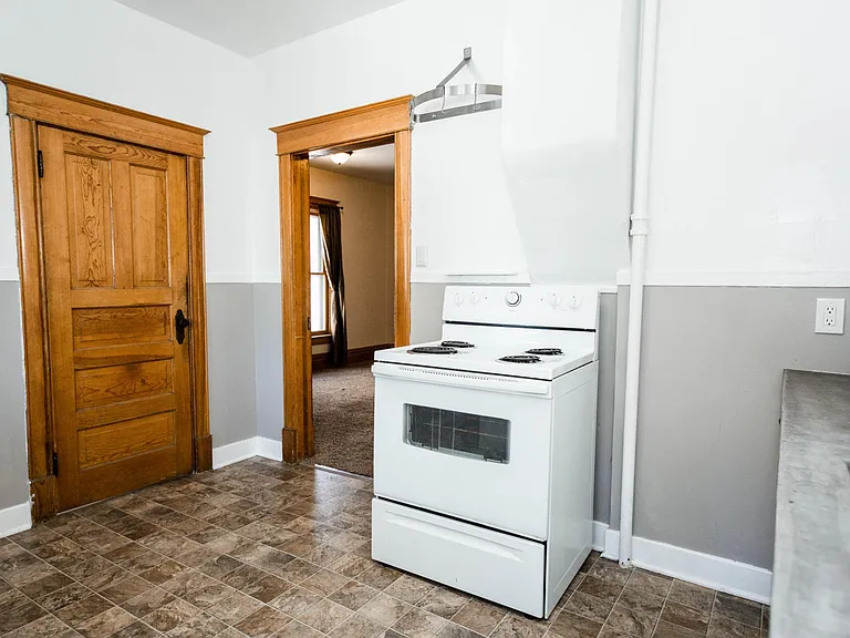 1634 W Pacific Ave — Photo 12