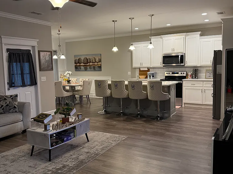 154 Taylor Creek Dr NE — Photo 3