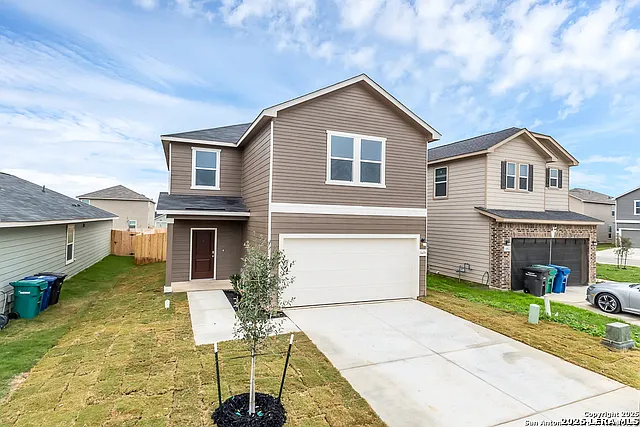 3 bed, 2.5 bath, 1908 sqft, $1,680 — Photo 2