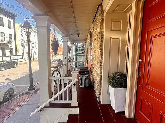 4th image of 51 Pioneer St