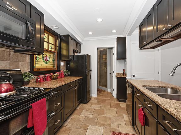 3rd image of 10025 S Claremont Ave