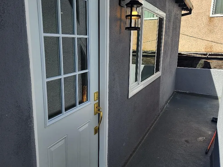 APARTMENT D ENTRY