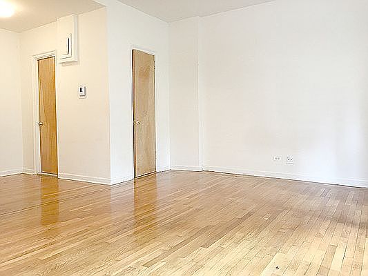 4th image of 239 E 39th St APT 3F