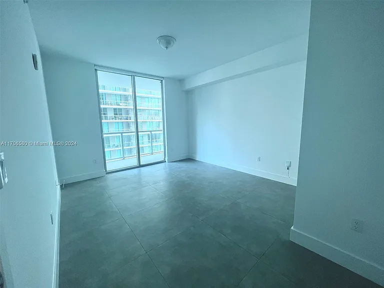 1111 SW 1st Ave #1916 — Photo 5