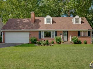 3626 SW 17th St, Topeka, KS 66604