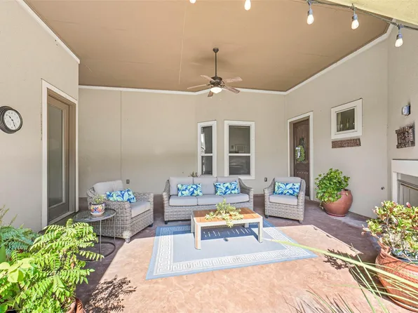 10 Silent Way Dr, Sugar Land, TX 77478