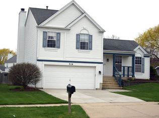 928 Harbor Town Dr, Elgin, IL