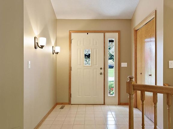 5th image of 453 Bear Ave S