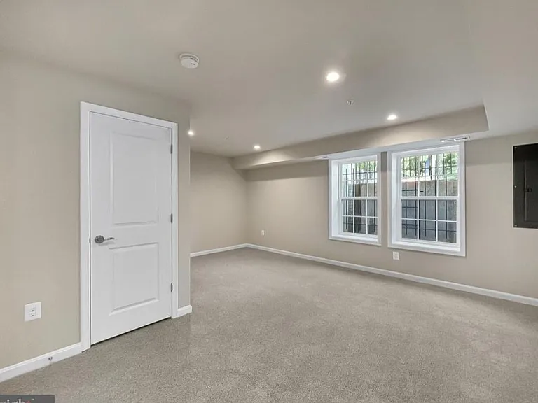 1435 Howard Rd SE — Photo 2