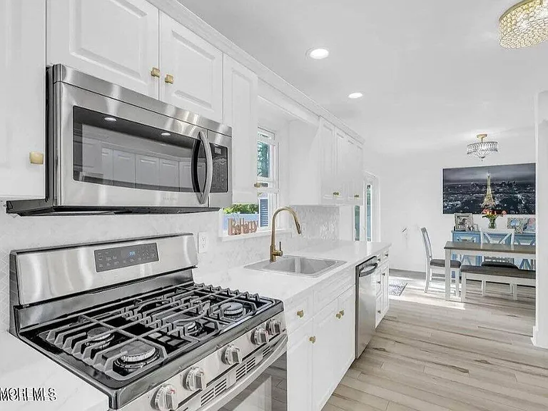 1506 Evergreen Ave — Photo 9