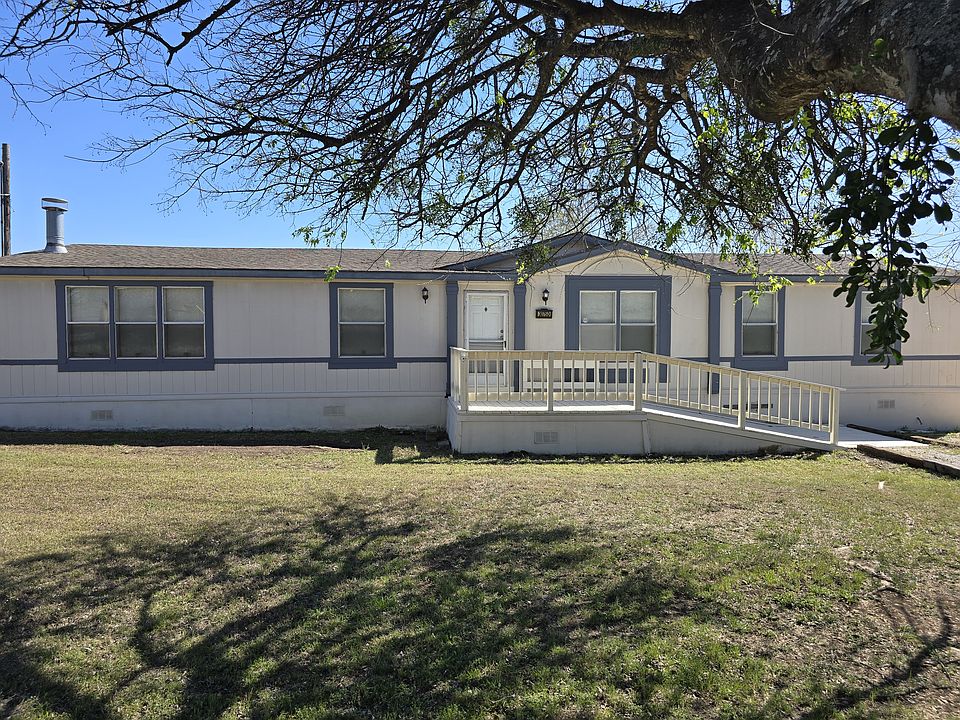 Front of house w wide access ramp