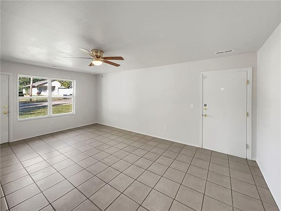 3rd image of 2817 Kensington Ave