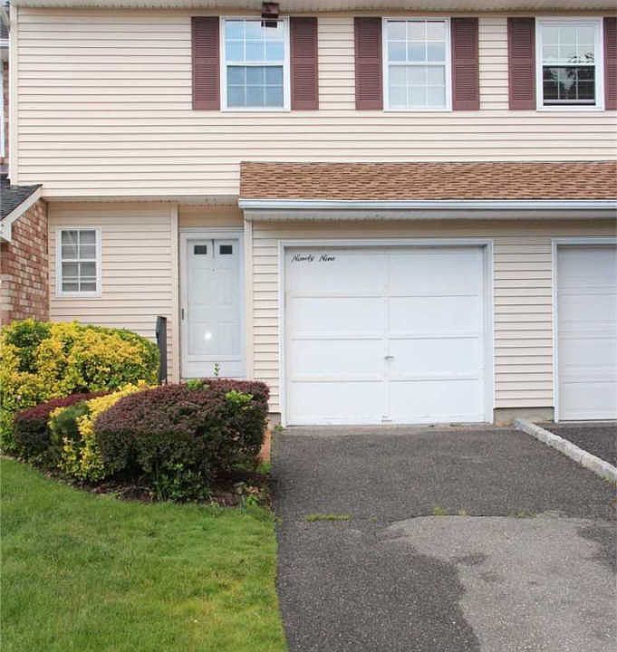 1st image of 99 Woodlake Dr W