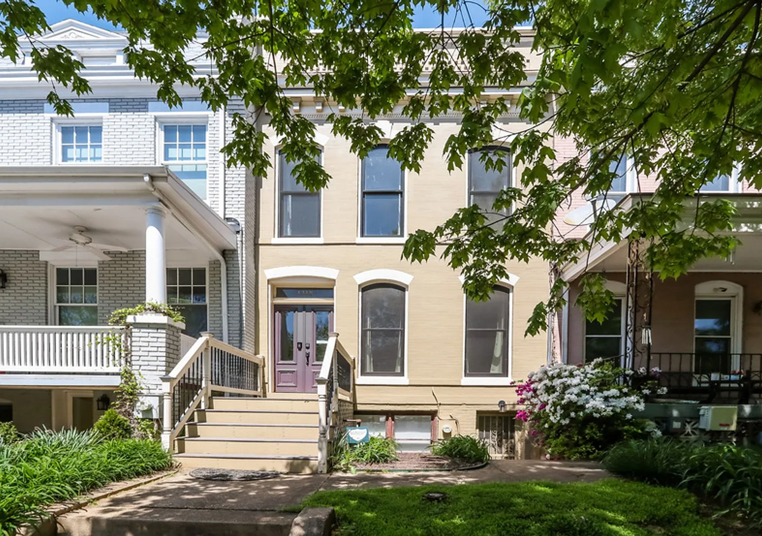 1318 A St SE — Photo 1