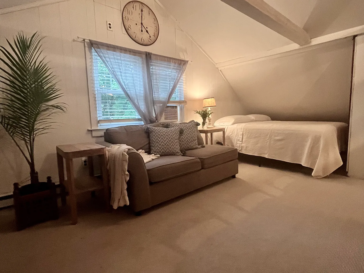 Studio Apartment close to ocean with Farm Views — Photo 3