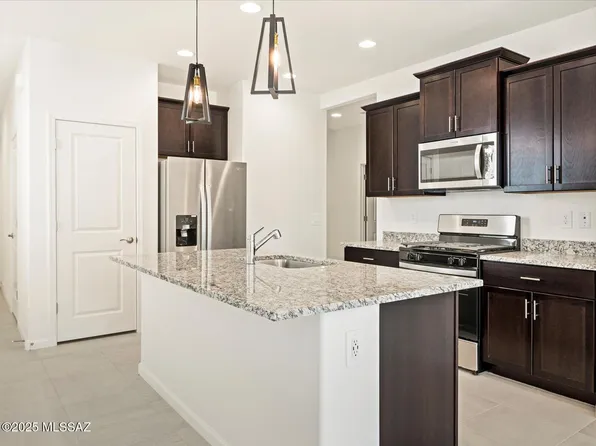 10387 W Granderson St, Marana, AZ 85653