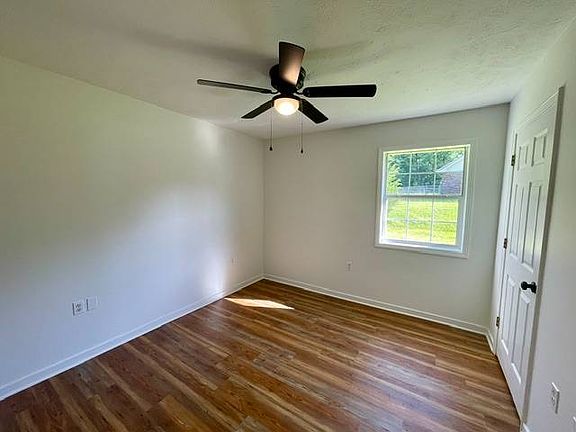 5th image of 118 Thomas Cir