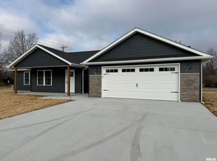 102 Townhouse Dr, Cambria, IL 62915