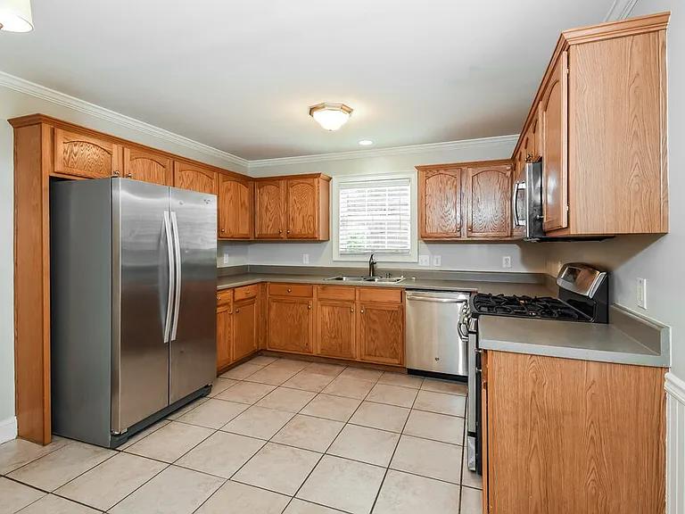 204 Providence Dr — Photo 8