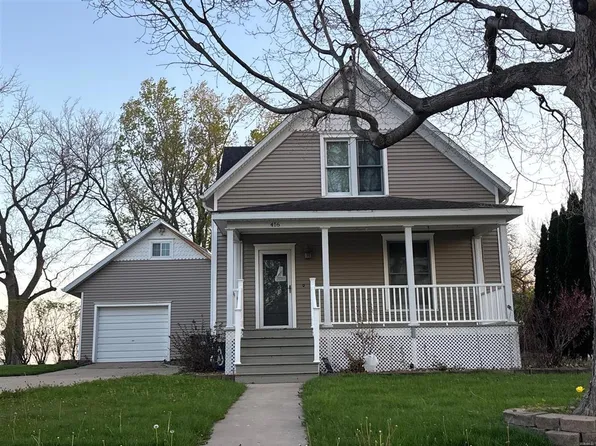 416 W Pershing Dr, Brooklyn, IA 52211