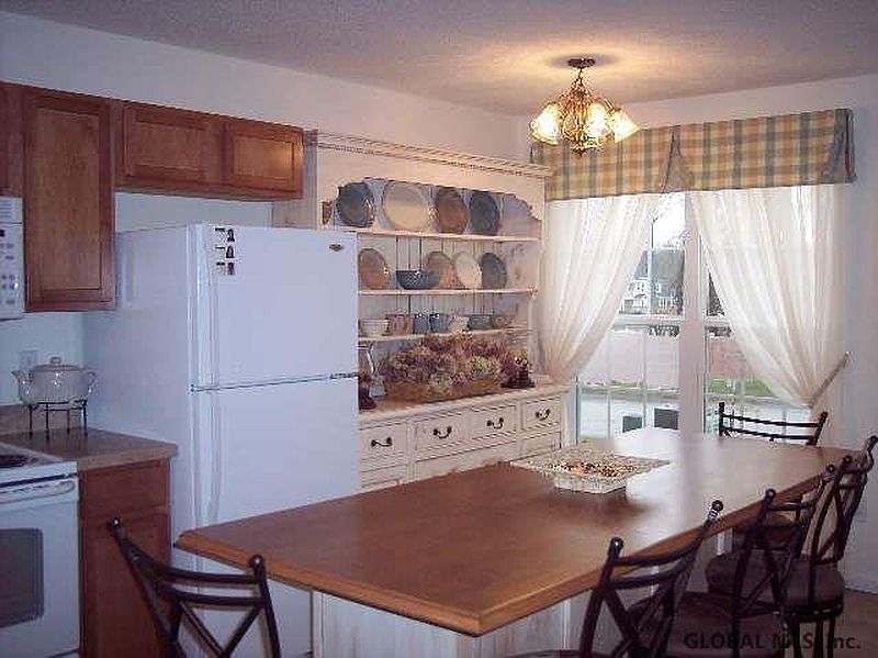 3rd image of 4B BREEZY POINTE Way