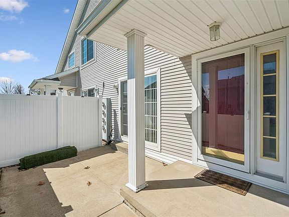 3rd image of 7306 Walden Rd NE