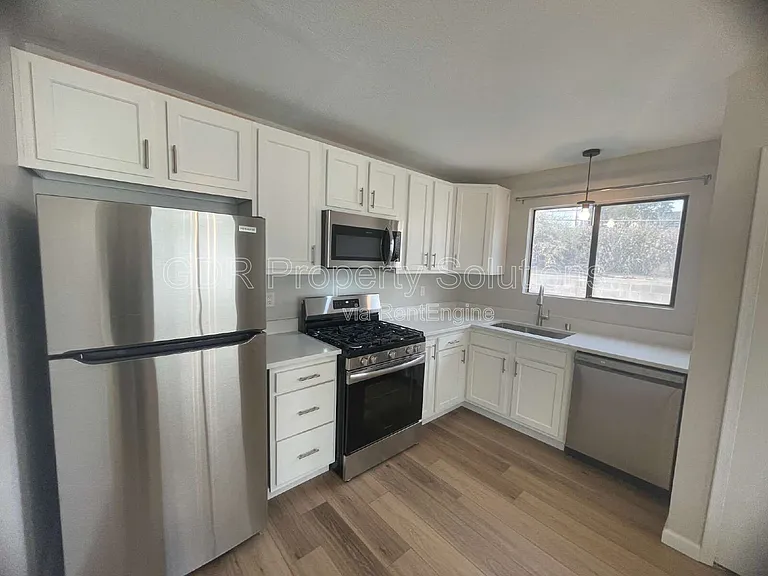 4733 Platinum Dr NE — Photo 17