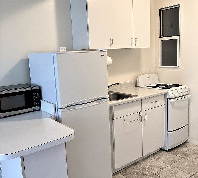 2nd image of 1595 York Ave #4ES
