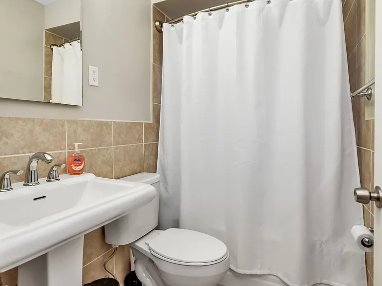 7553 Buckingham Dr — Photo 16