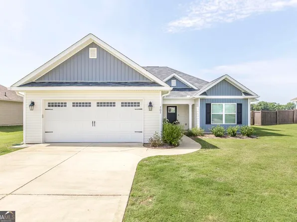 702 Daisy Dr, Perry, GA 31069