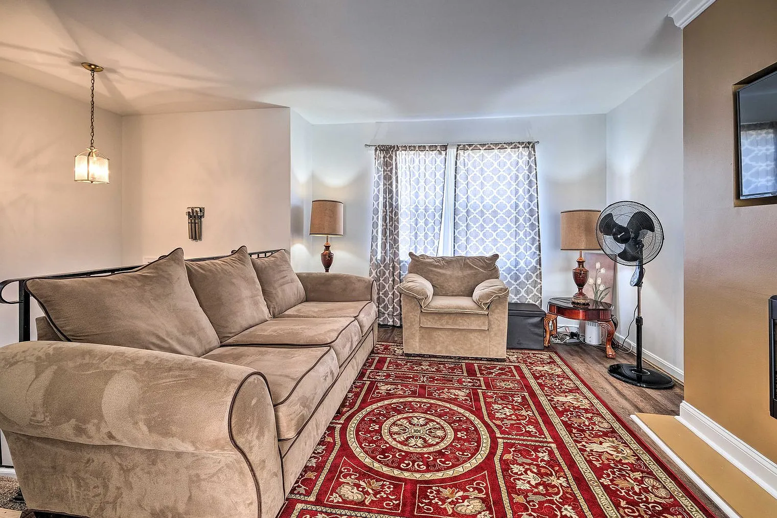 3 bed, 2.0 bath, 1097 sqft, $2,645 — Photo 1