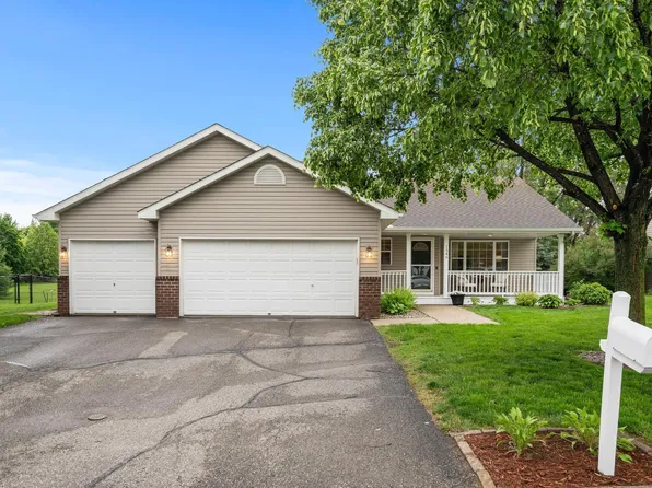 1346 Creekside Dr, Waconia, MN 55387