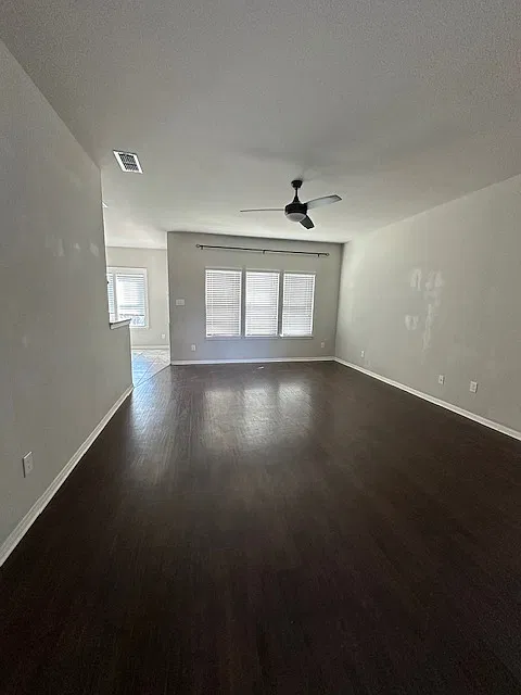 3 bed, 1333 sqft, $1,800 — Photo 3