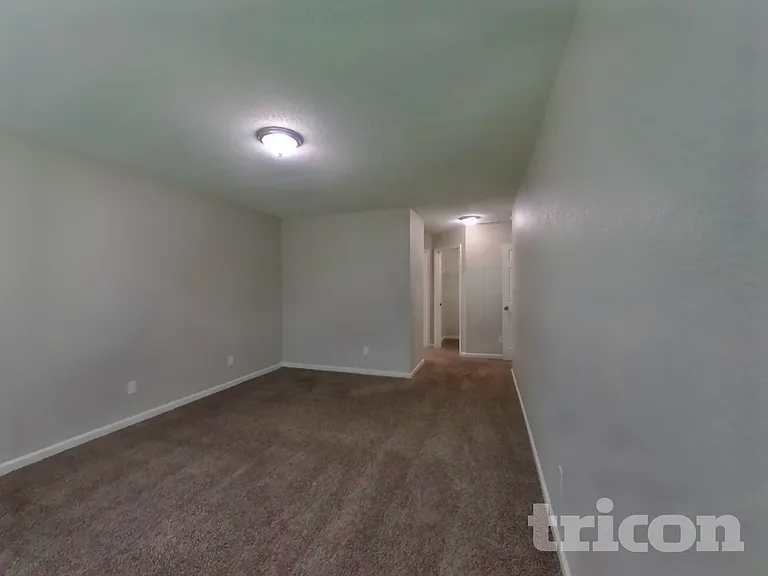 2880 Lakestream Dr — Photo 8
