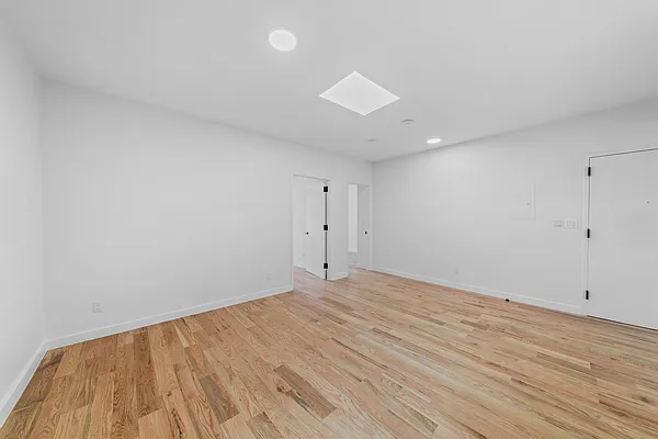 Rented by Nooklyn NYC LLC | media 8