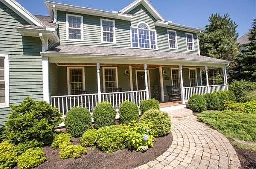 2nd image of 18 Whispering Ln